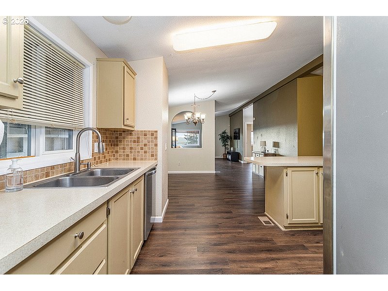 774 Southwest Sunset Way, Unit 79 Troutdale, OR 97060 - Photo 9 of 23 Kitchen/Dining Room