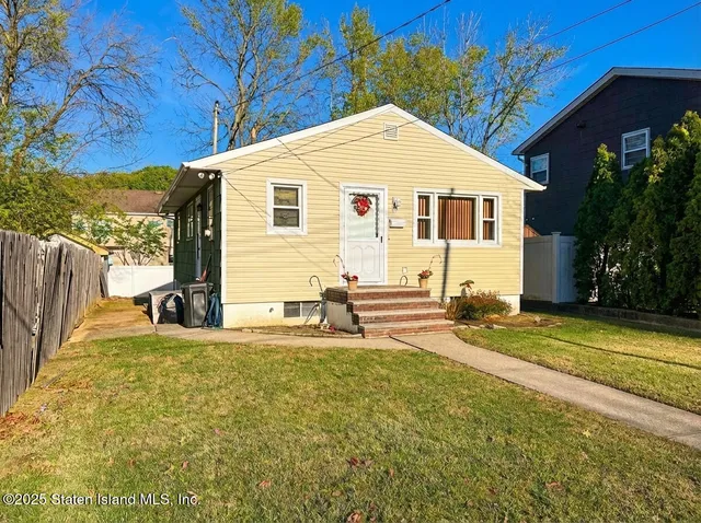 $660,000 | 59 Almond Street | Huguenot