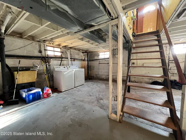 $660,000 | 59 Almond Street | Huguenot