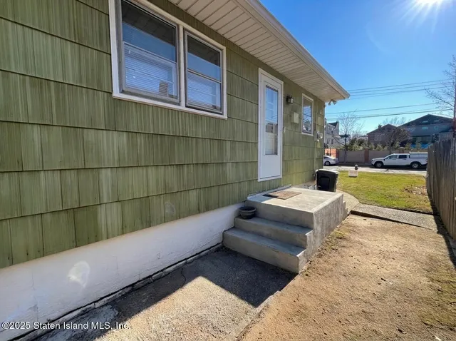 $660,000 | 59 Almond Street | Huguenot