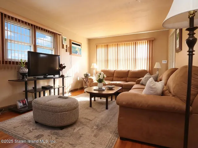 $660,000 | 59 Almond Street | Huguenot