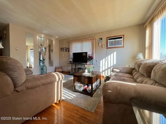 $660,000 | 59 Almond Street | Huguenot