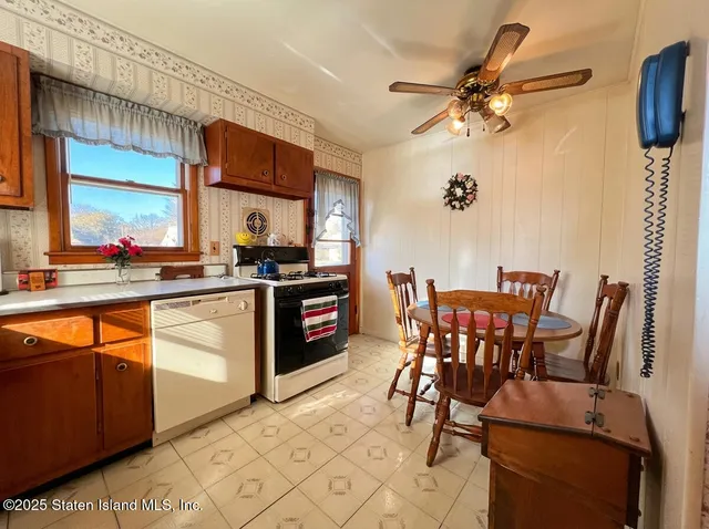 $660,000 | 59 Almond Street | Huguenot