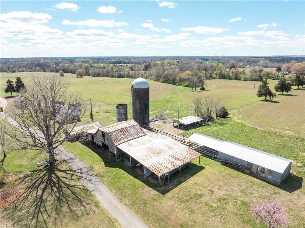 2012 Old Fletcher Road Yadkinville, NC 27055 - Photo 4 of 33