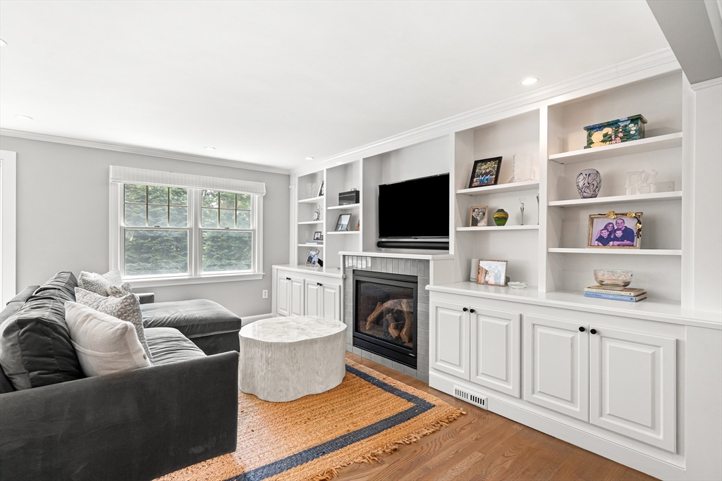 23 Northgate Road Wellesley, MA 02481 - Photo 4 of 31