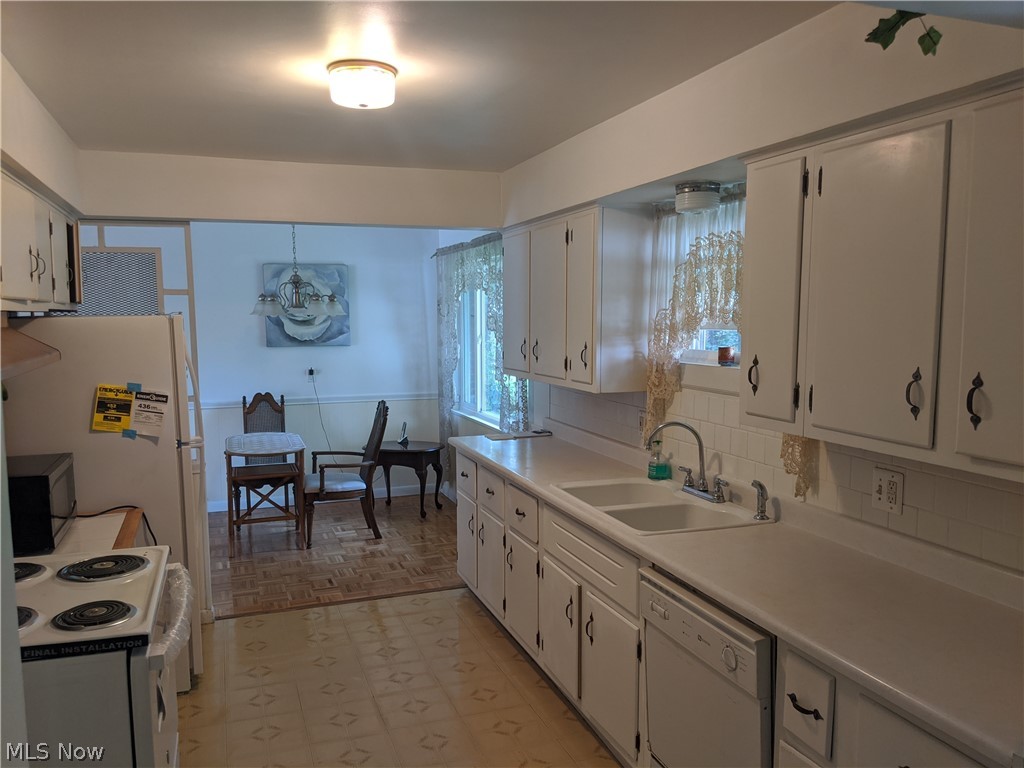 210 Winchester Road Akron, OH 44333 - Photo 3 of 17