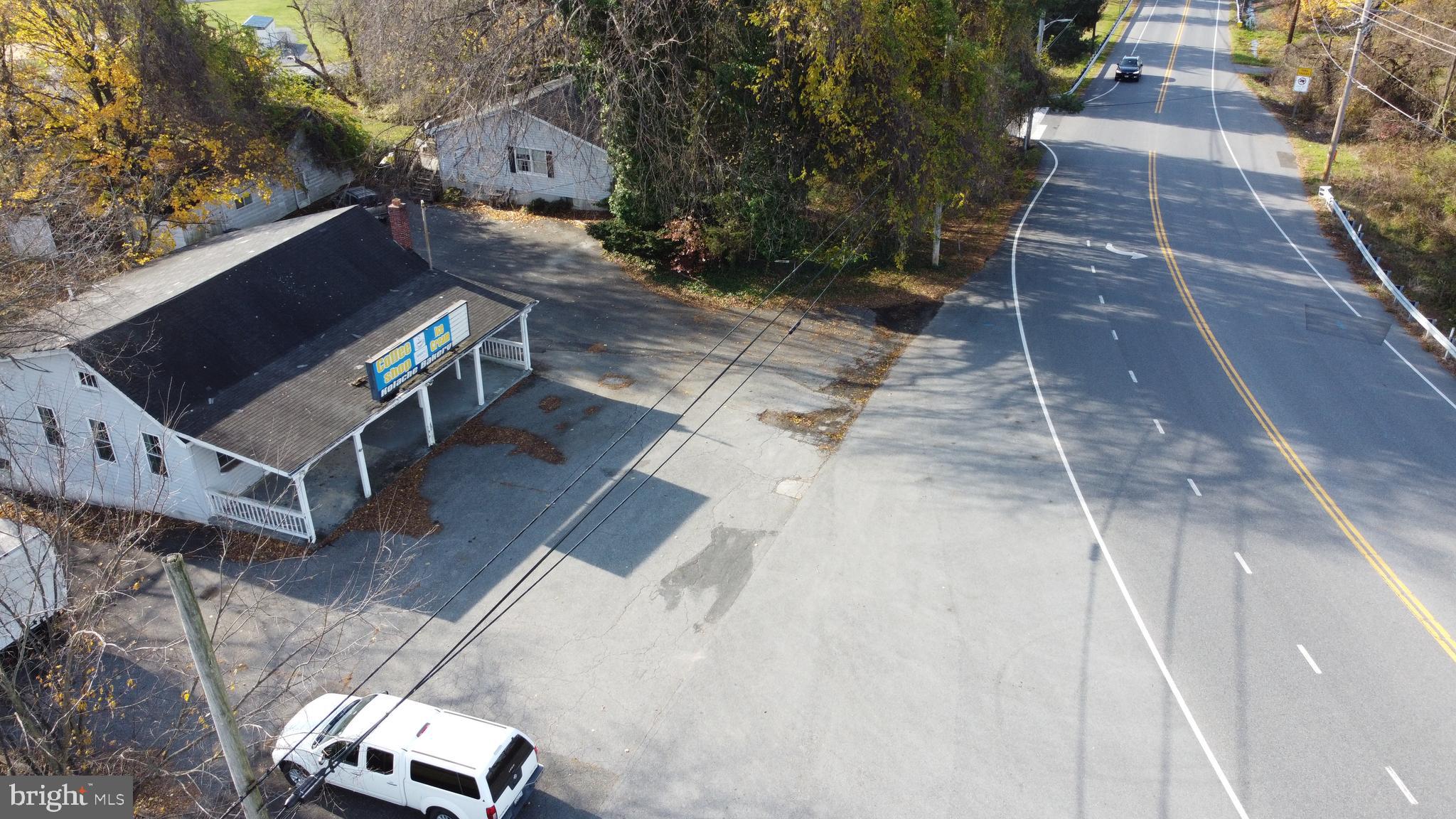Easy Access - Lots of Parking!