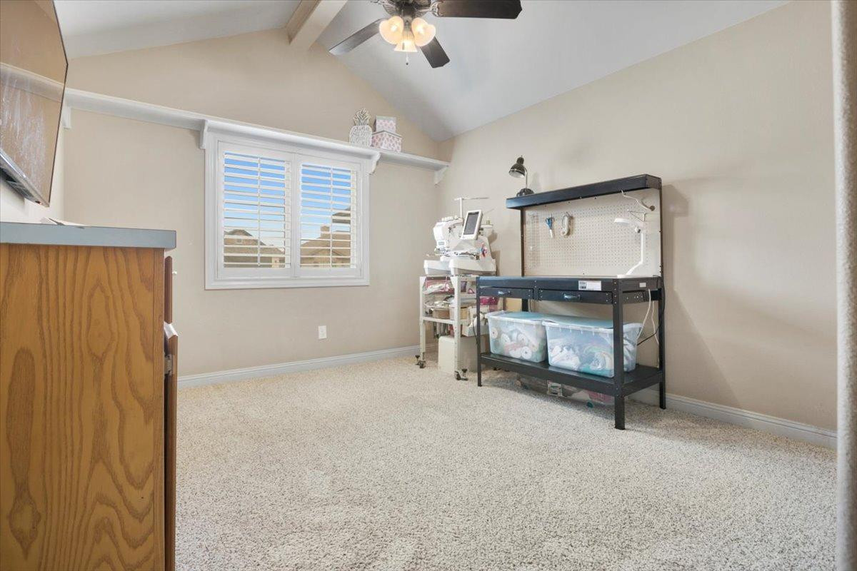 1125 17th Street Shallowater, TX 79363 - Photo 18 of 32 a living room with furniture and a table