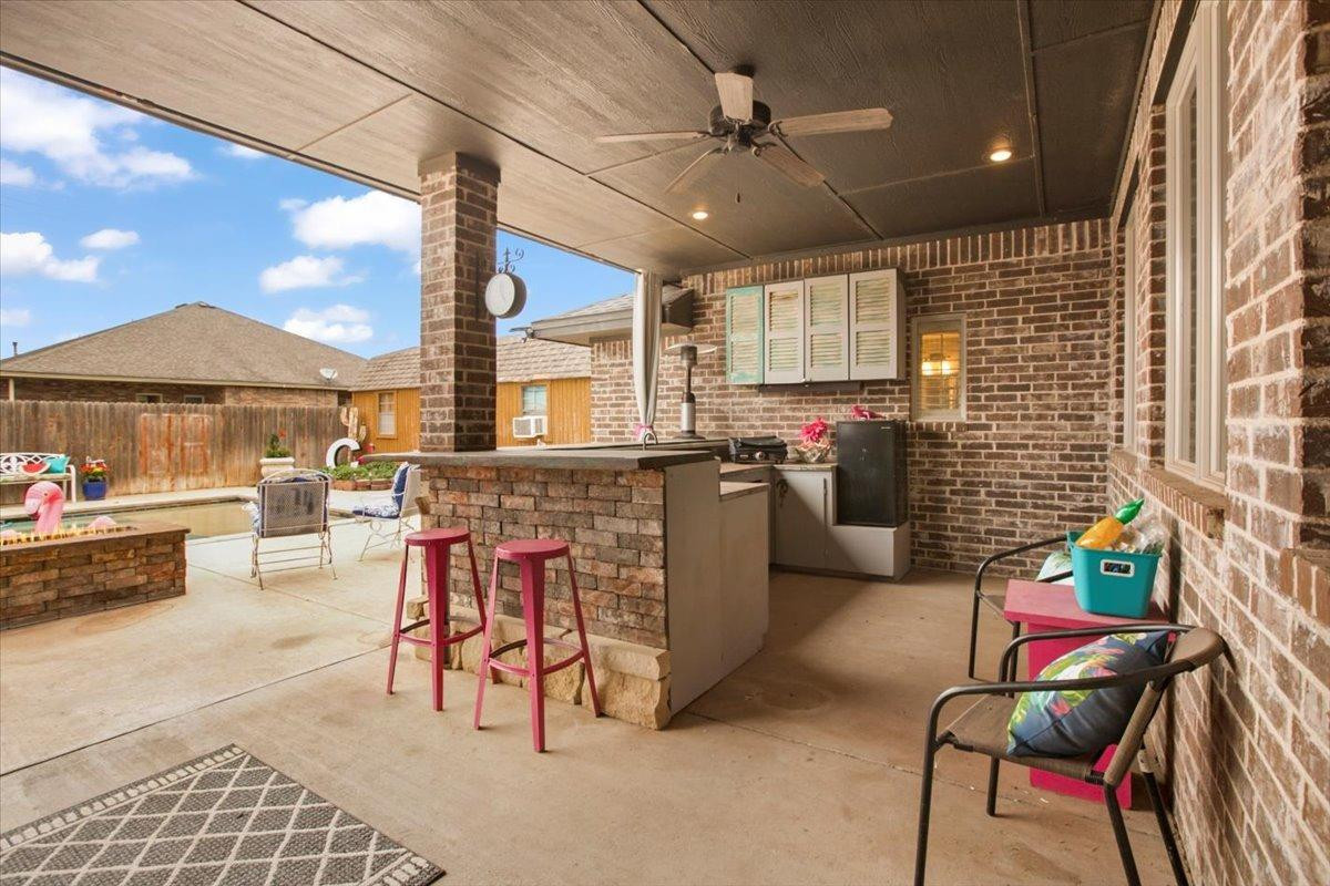 1125 17th Street Shallowater, TX 79363 - Photo 26 of 32 a view of a chairs and tables in the patio