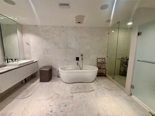 $10,700 | 3300 Northeast 188th Street, Unit 917, Aventura, FL 33180