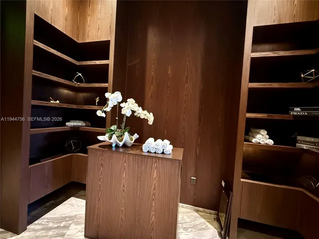 $10,700 | 3300 Northeast 188th Street, Unit 917, Aventura, FL 33180