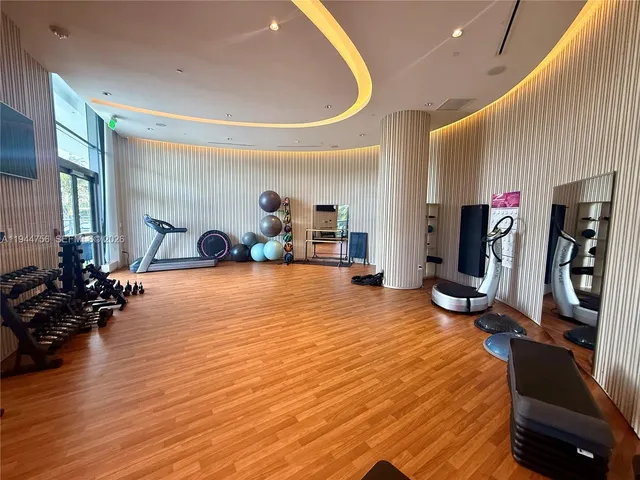 $10,700 | 3300 Northeast 188th Street, Unit 917, Aventura, FL 33180