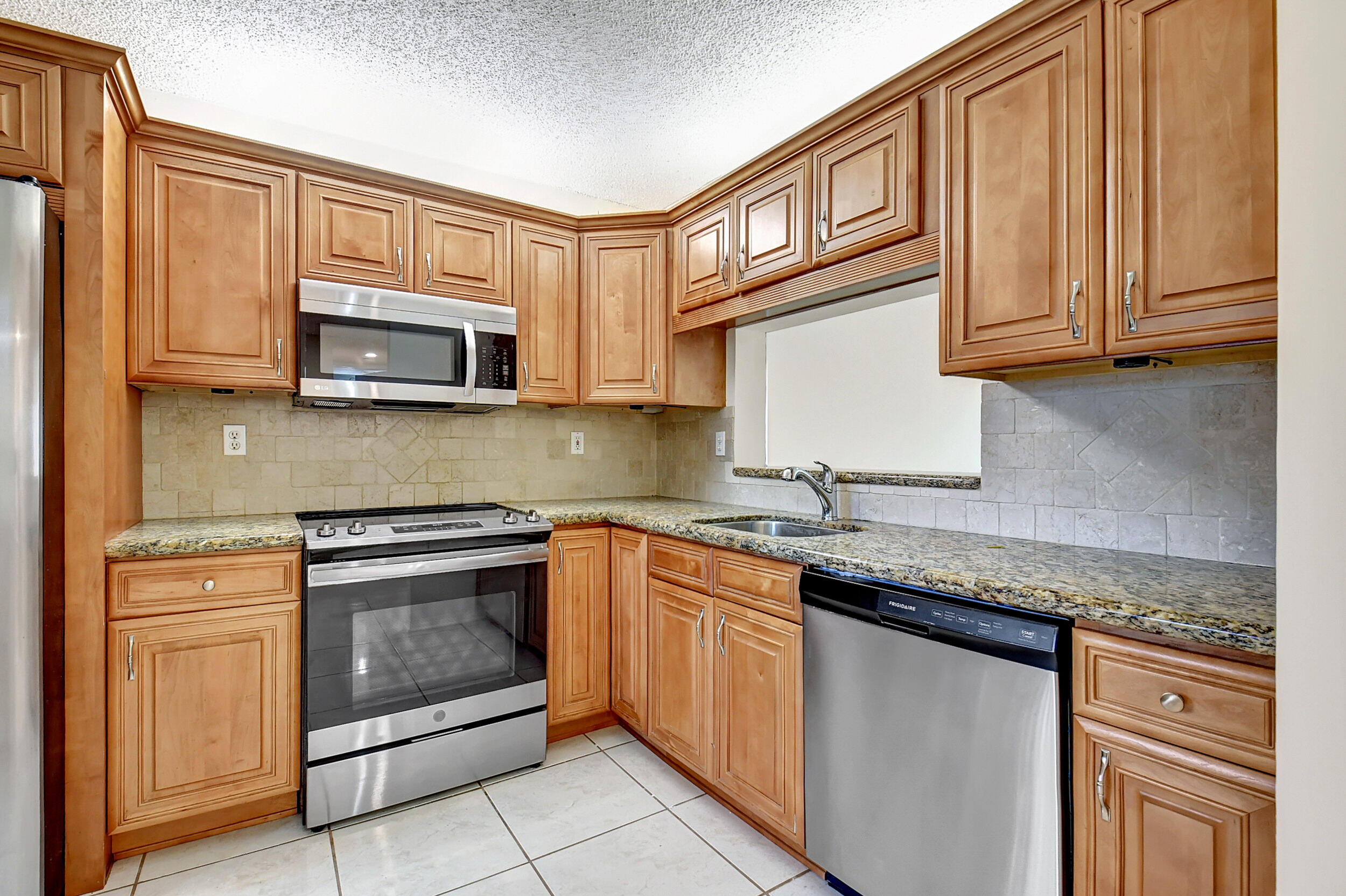 440 Northwest 67th Street, Unit H102 Boca Raton, FL 33487 - Photo 4 of 34 Kitchen