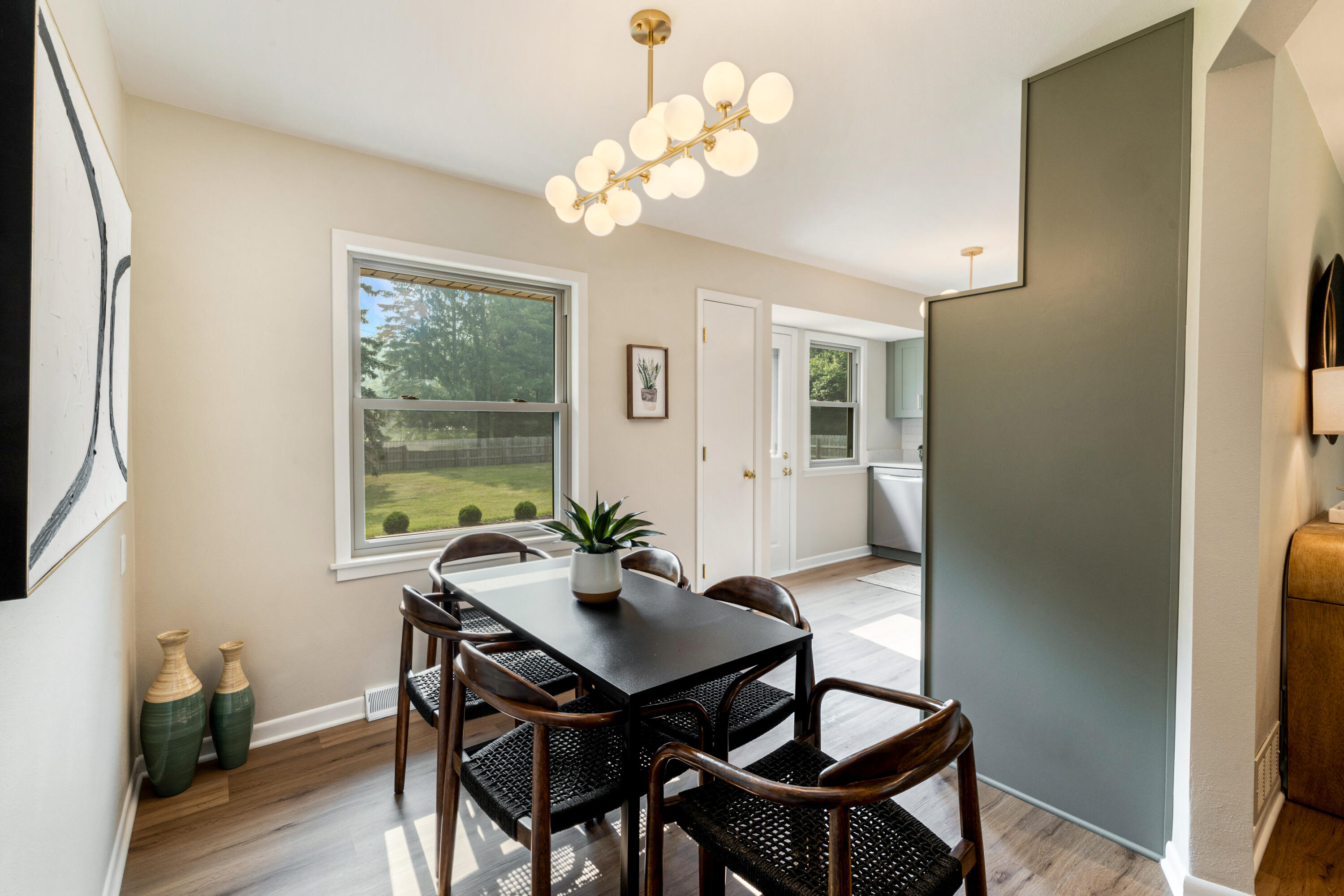 11630 Riverland Road Mequon, WI 53092 - Photo 7 of 18 Dining Area