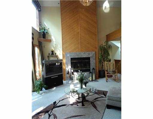 206 Pound Road Cumberland, RI 02864 - Photo 5 of 20 Living Room.