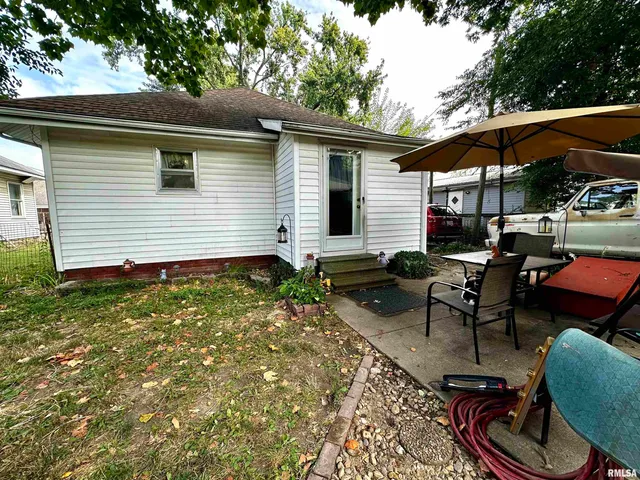 $63,000 | 305 West Lincoln Street, Harrisburg, IL 62946