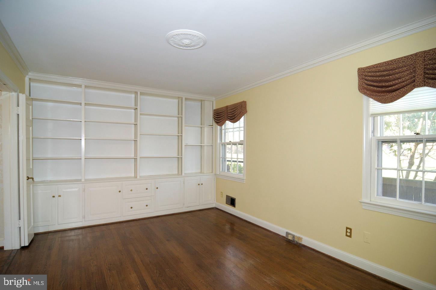 10020 Chapel Road Potomac, MD 20854 - Photo 17 of 42 Gallery Image 17