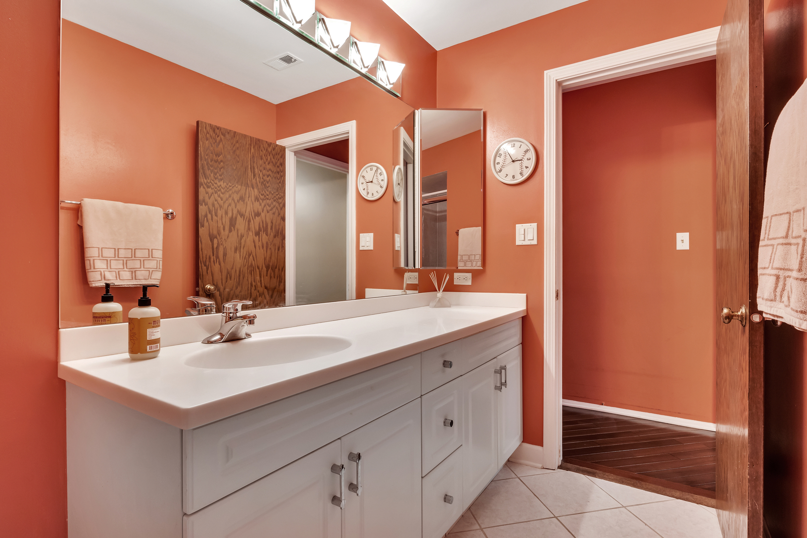 9560 Gross Point Road, Unit 509B Skokie, IL 60076 - Photo 25 of 41 a bathroom with a sink and a mirror