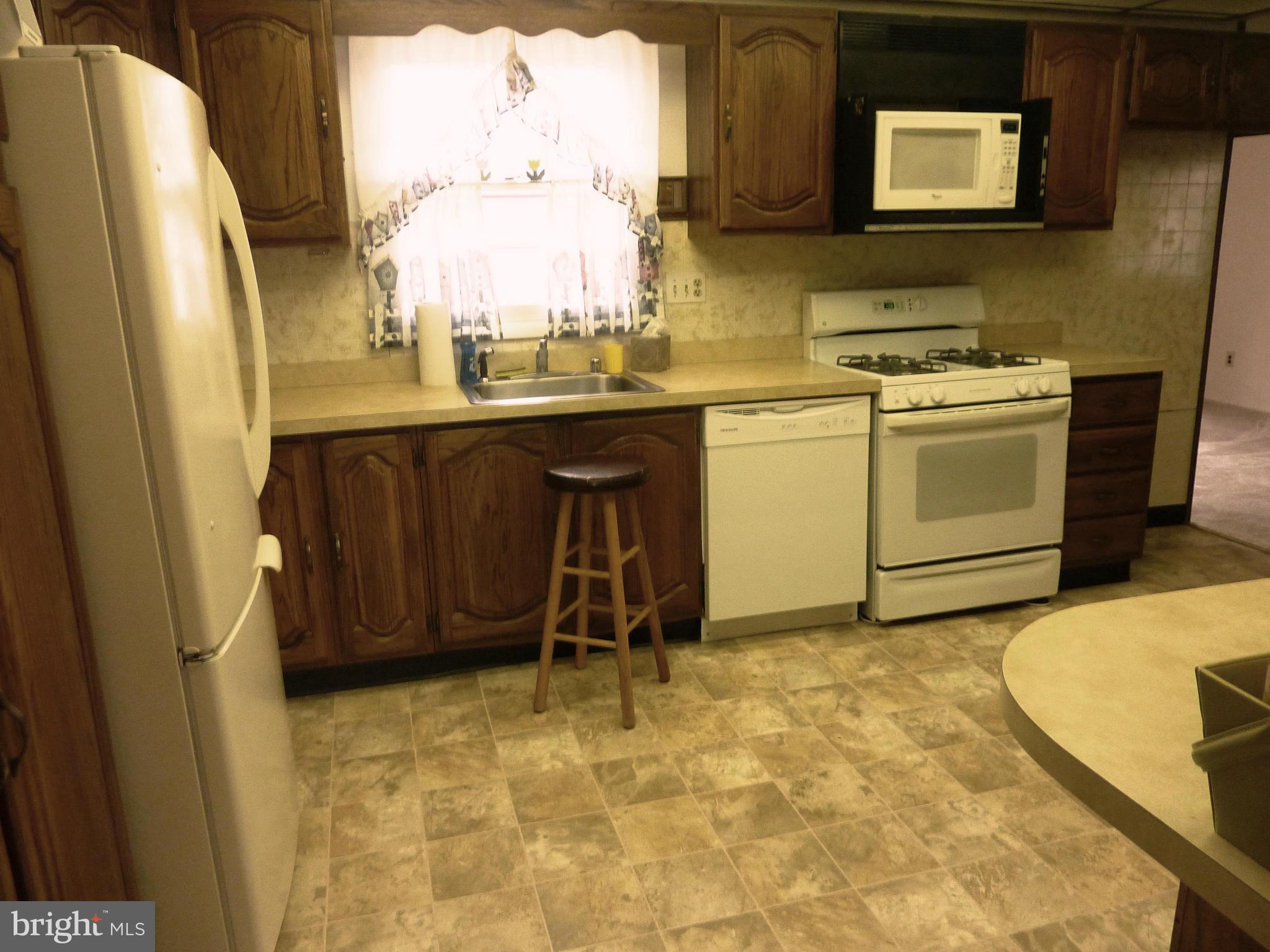 215 Acadia Road Waldorf, MD 20602 - Photo 7 of 30 Kitchen