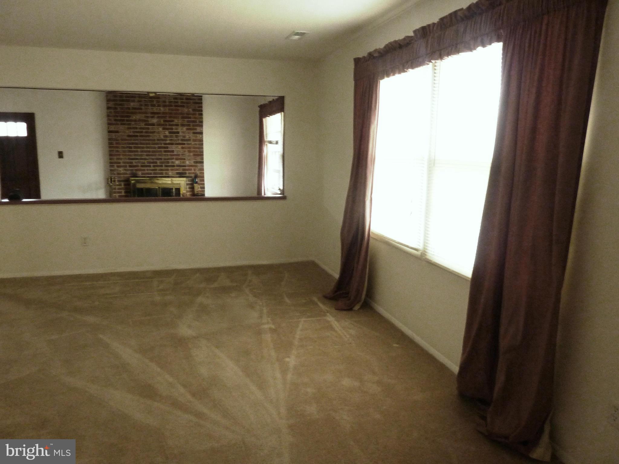 215 Acadia Road Waldorf, MD 20602 - Photo 9 of 30 Living Room
