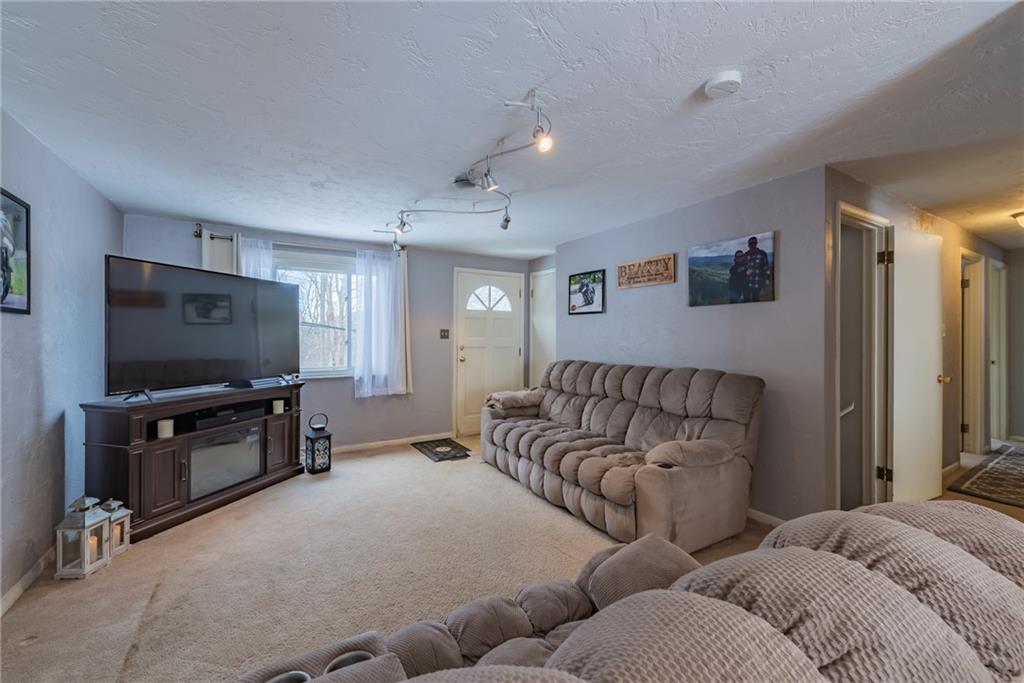 1404 Rankin Road White Oak, PA 15131 - Photo 3 of 22 Gallery Image 3