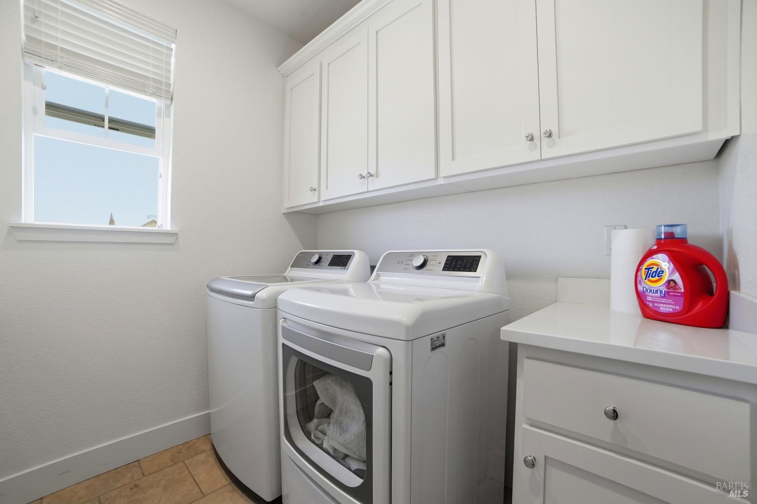 5305 Kirby Place Rohnert Park, CA 94928 - Photo 28 of 37 a utility room with dryer and washer