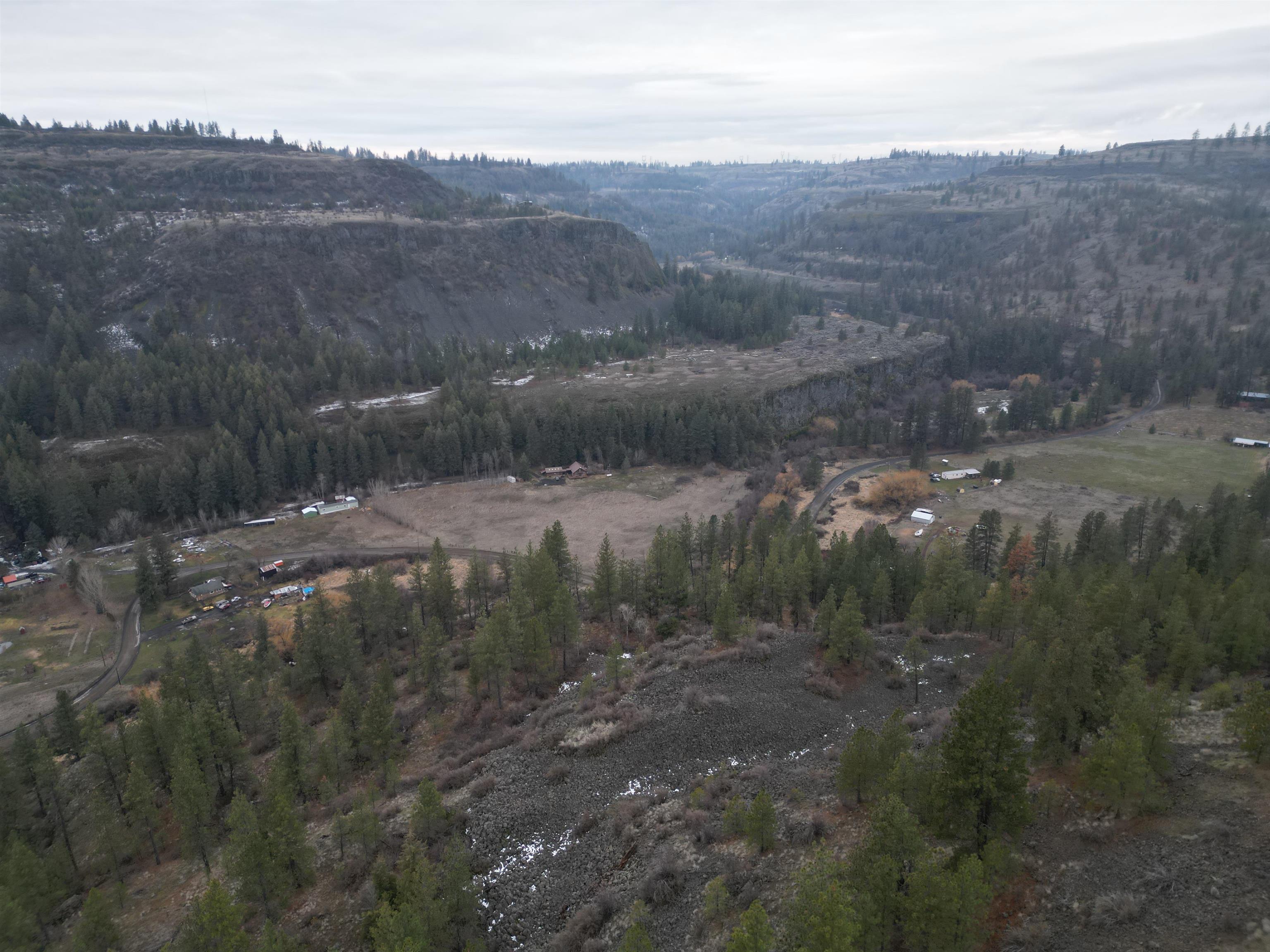 33055 Hawk Creek Ranch Road North Davenport, WA 99122 - Photo 5 of 15