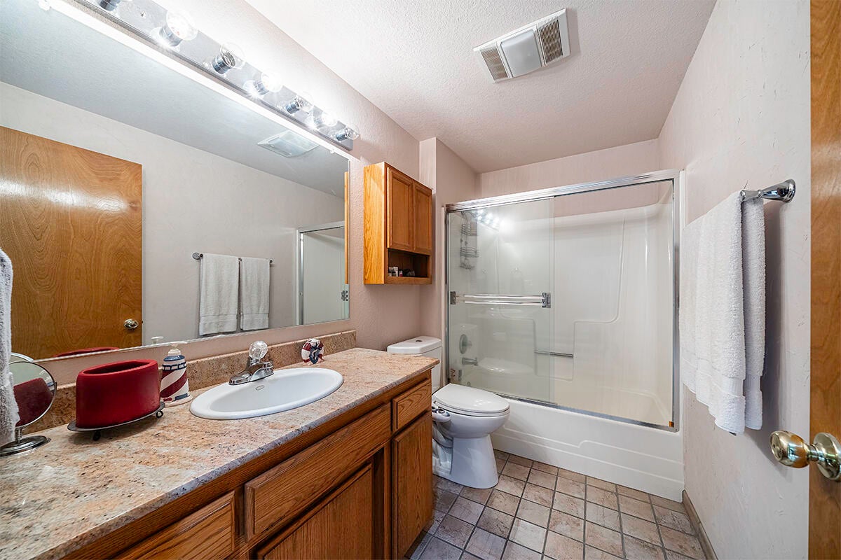 1630 Timothy Street Central Point, OR 97502 - Photo 11 of 28 12