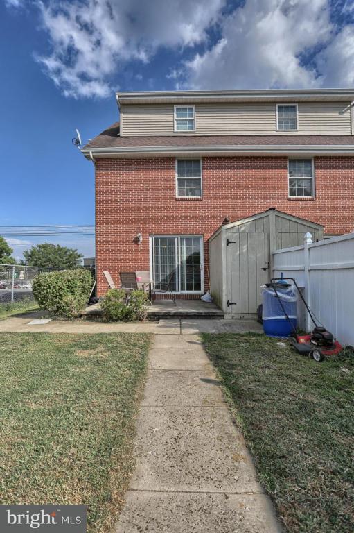 1231 Grofftown Road Lancaster, PA 17602 - Photo 4 of 25 Gallery Image 4