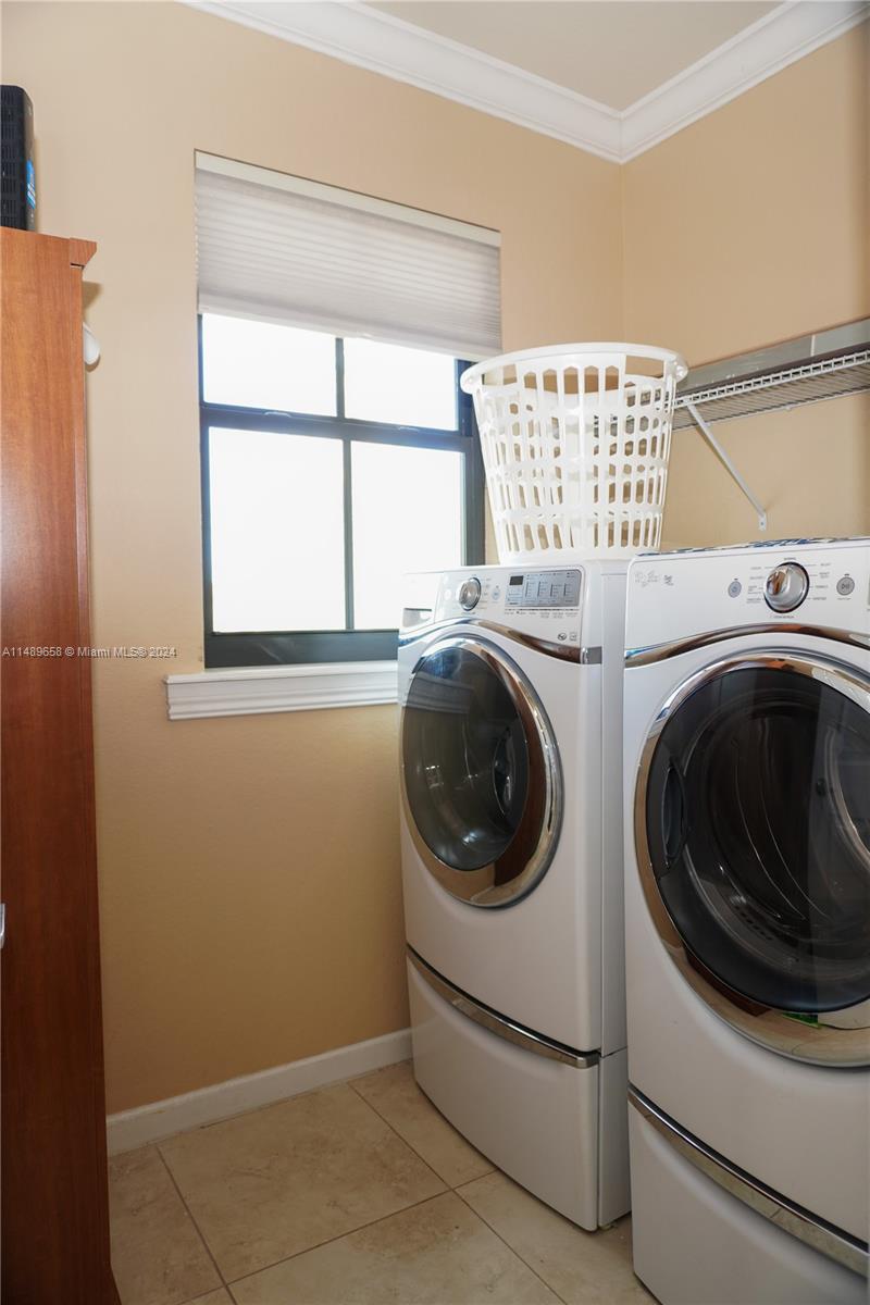 3522 West 88th Street Hialeah, FL 33018 - Photo 39 of 52 a utility room with dryer and washer