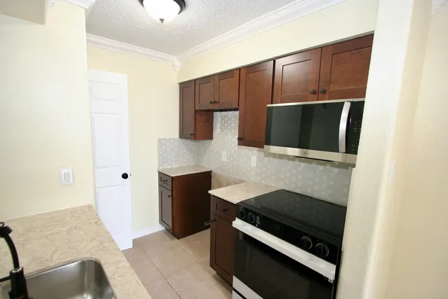 $129,000 | 17331 Red Oak Drive, Unit B22, Houston, TX 77090