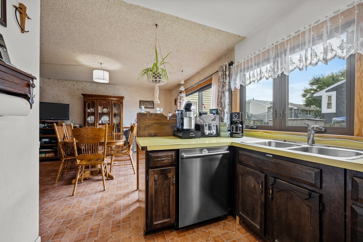 205 Robbin Drive Romeoville, IL 60446 - Photo 9 of 17 Gallery Image 9