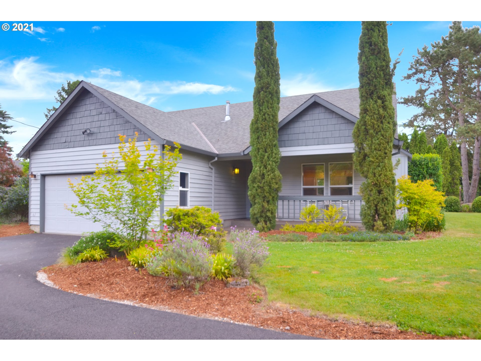 8045 Southwest Mapleleaf Street Tigard, OR 97223 - Photo 1 of 29 Gallery Image 1