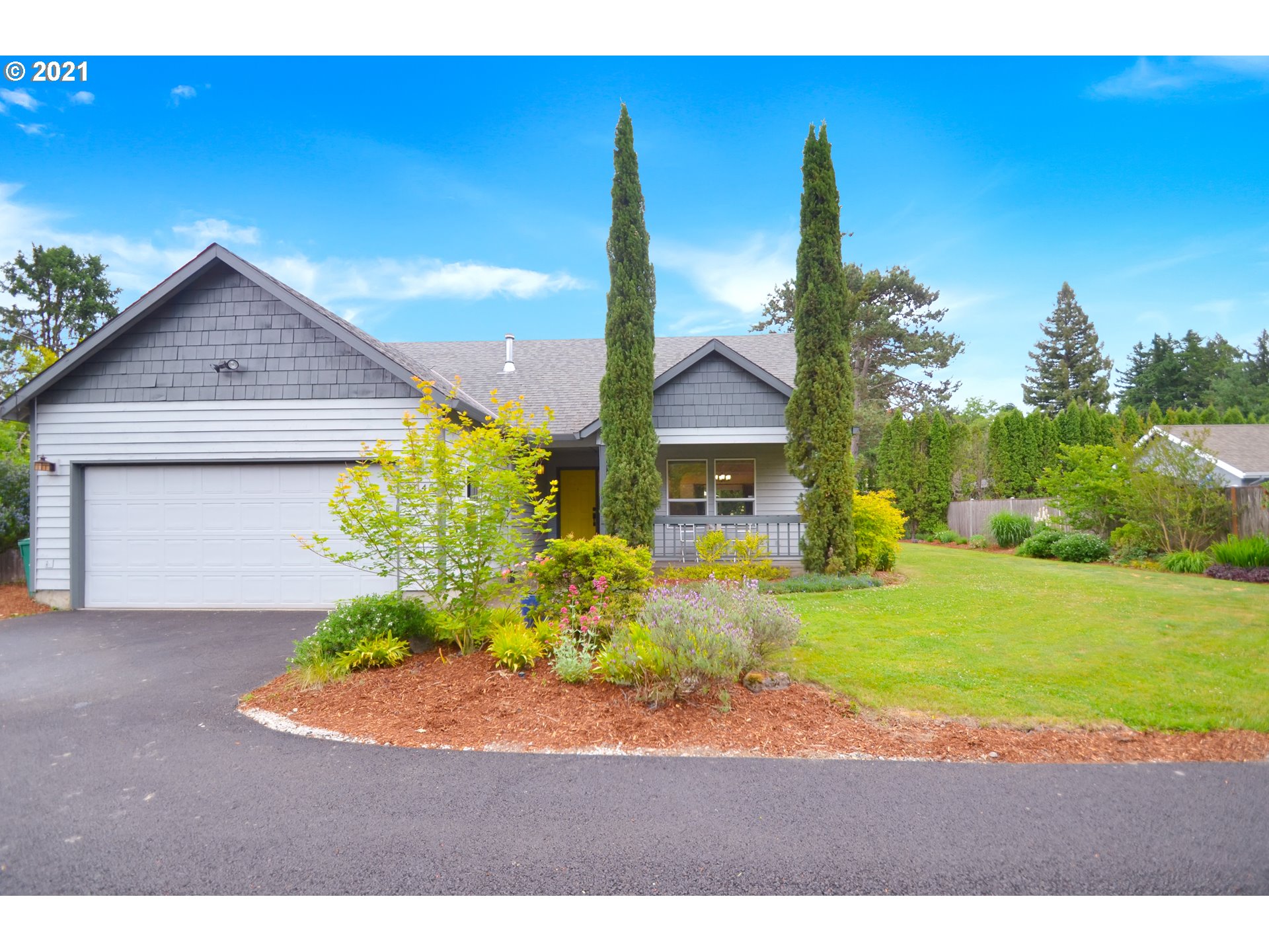 8045 Southwest Mapleleaf Street Tigard, OR 97223 - Photo 2 of 29 Gallery Image 2