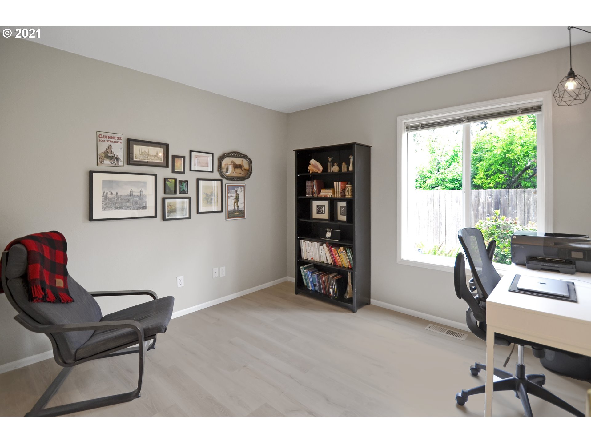 8045 Southwest Mapleleaf Street Tigard, OR 97223 - Photo 15 of 29 Gallery Image 15