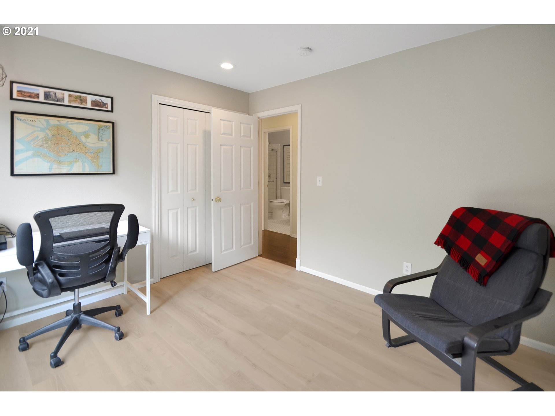 8045 Southwest Mapleleaf Street Tigard, OR 97223 - Photo 16 of 29 Gallery Image 16