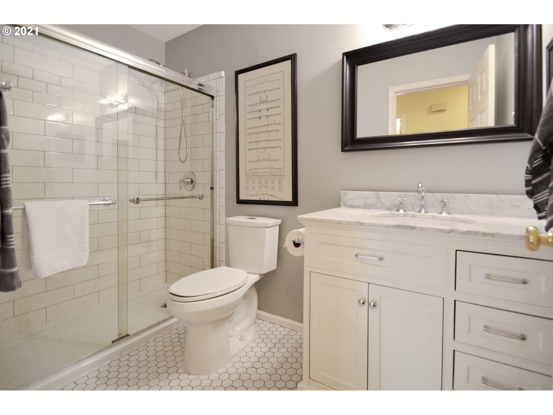 8045 Southwest Mapleleaf Street Tigard, OR 97223 - Photo 17 of 29 Gallery Image 17