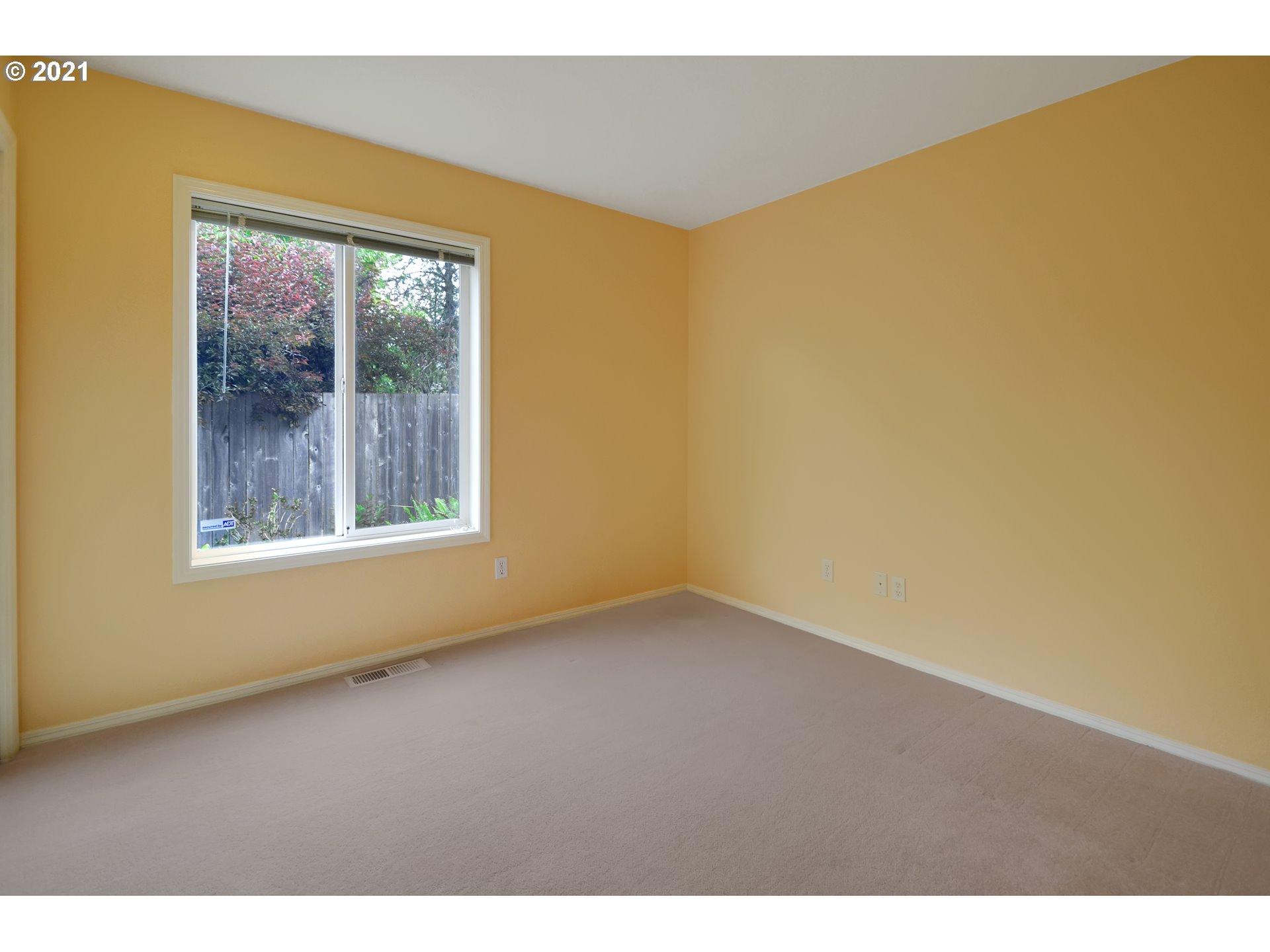 8045 Southwest Mapleleaf Street Tigard, OR 97223 - Photo 18 of 29 Gallery Image 18