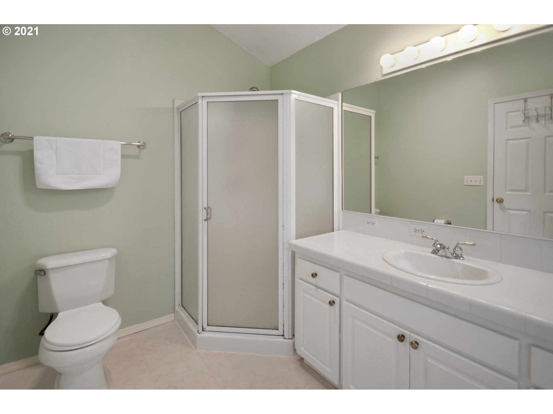 8045 Southwest Mapleleaf Street Tigard, OR 97223 - Photo 24 of 29 Gallery Image 24