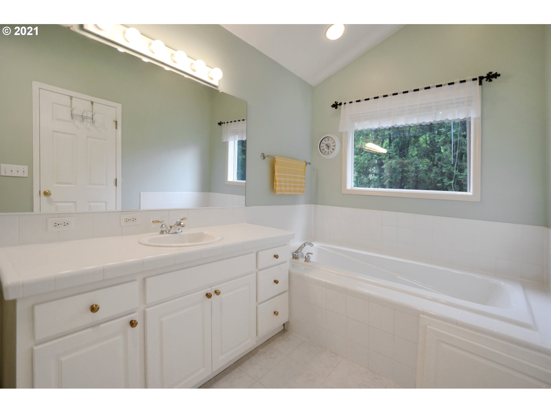 8045 Southwest Mapleleaf Street Tigard, OR 97223 - Photo 25 of 29 Gallery Image 25