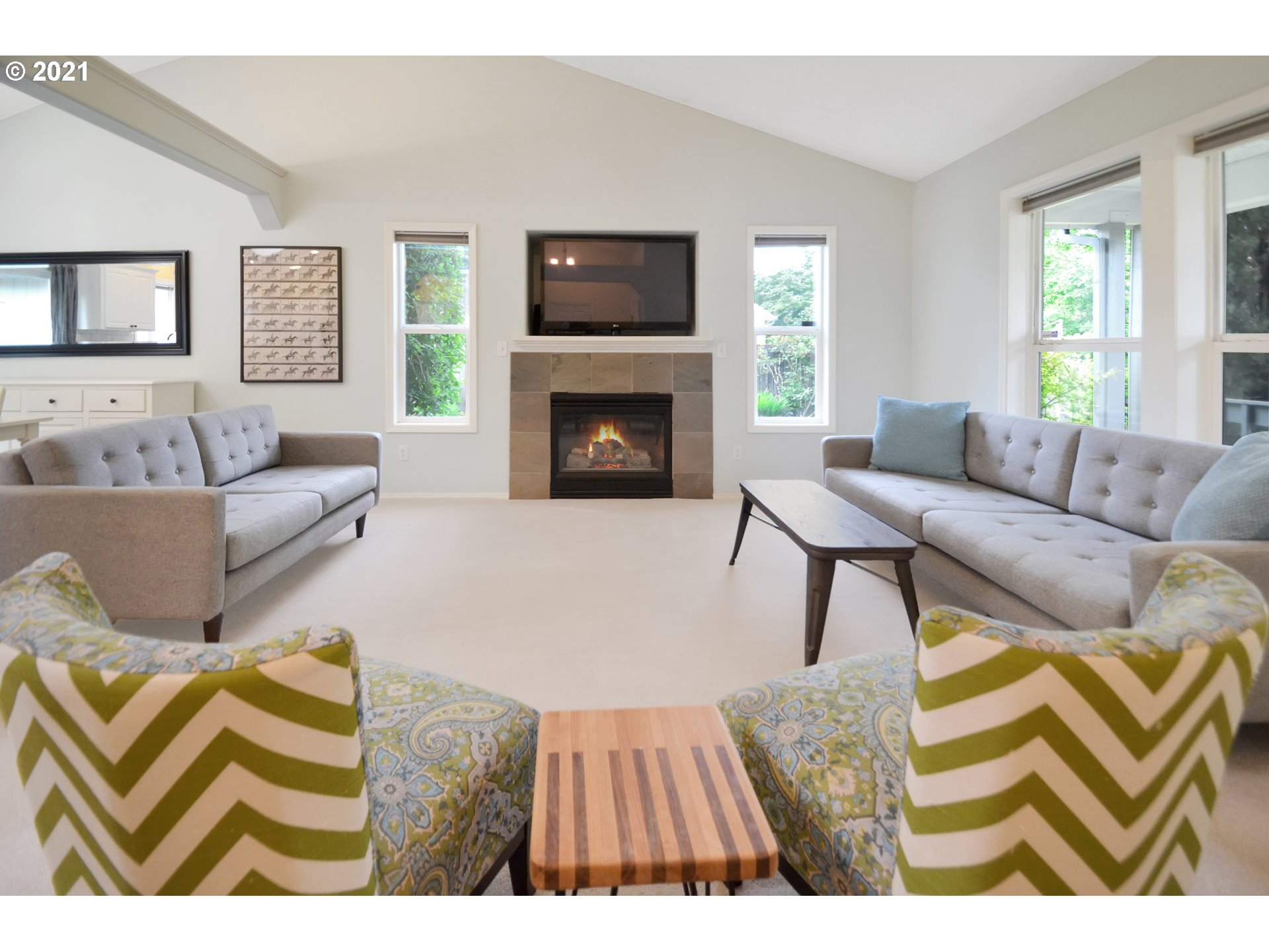 8045 Southwest Mapleleaf Street Tigard, OR 97223 - Photo 6 of 29 Gallery Image 6