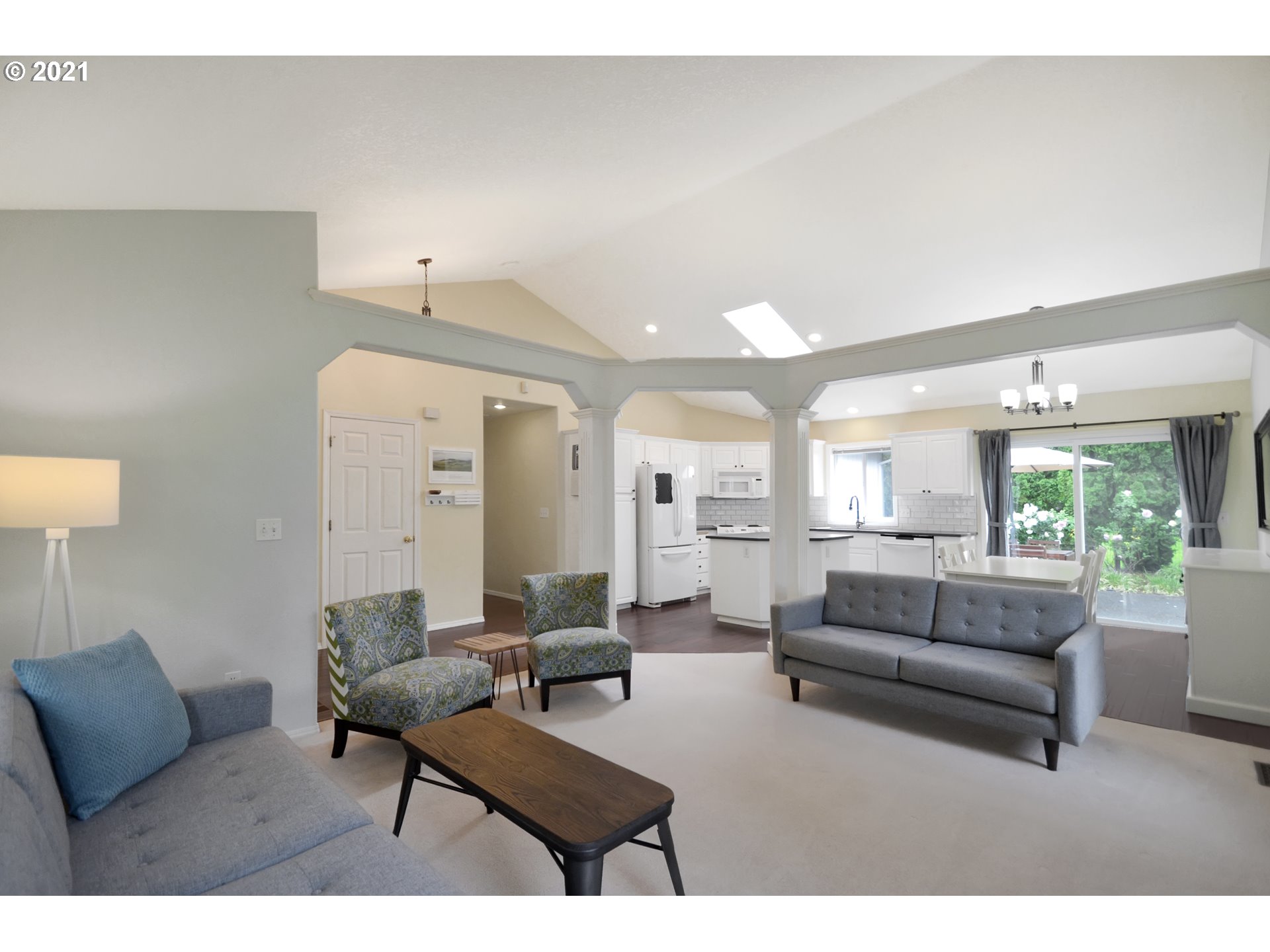 8045 Southwest Mapleleaf Street Tigard, OR 97223 - Photo 8 of 29 Gallery Image 8