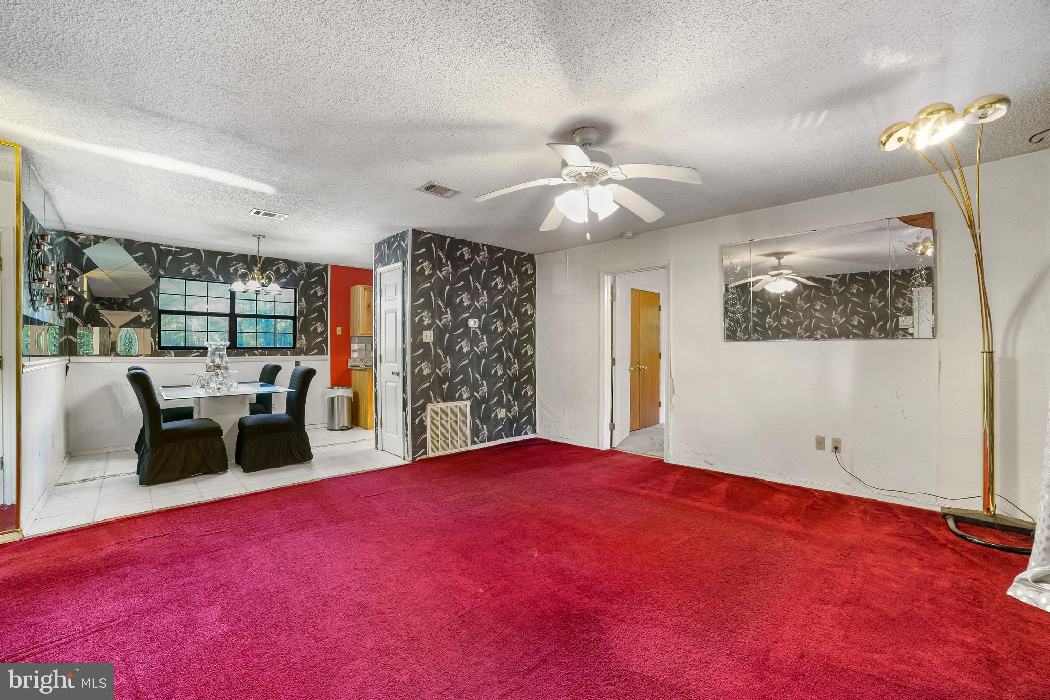 13079 Sillamon Road Goldvein, VA 22720 - Photo 2 of 13 Living area