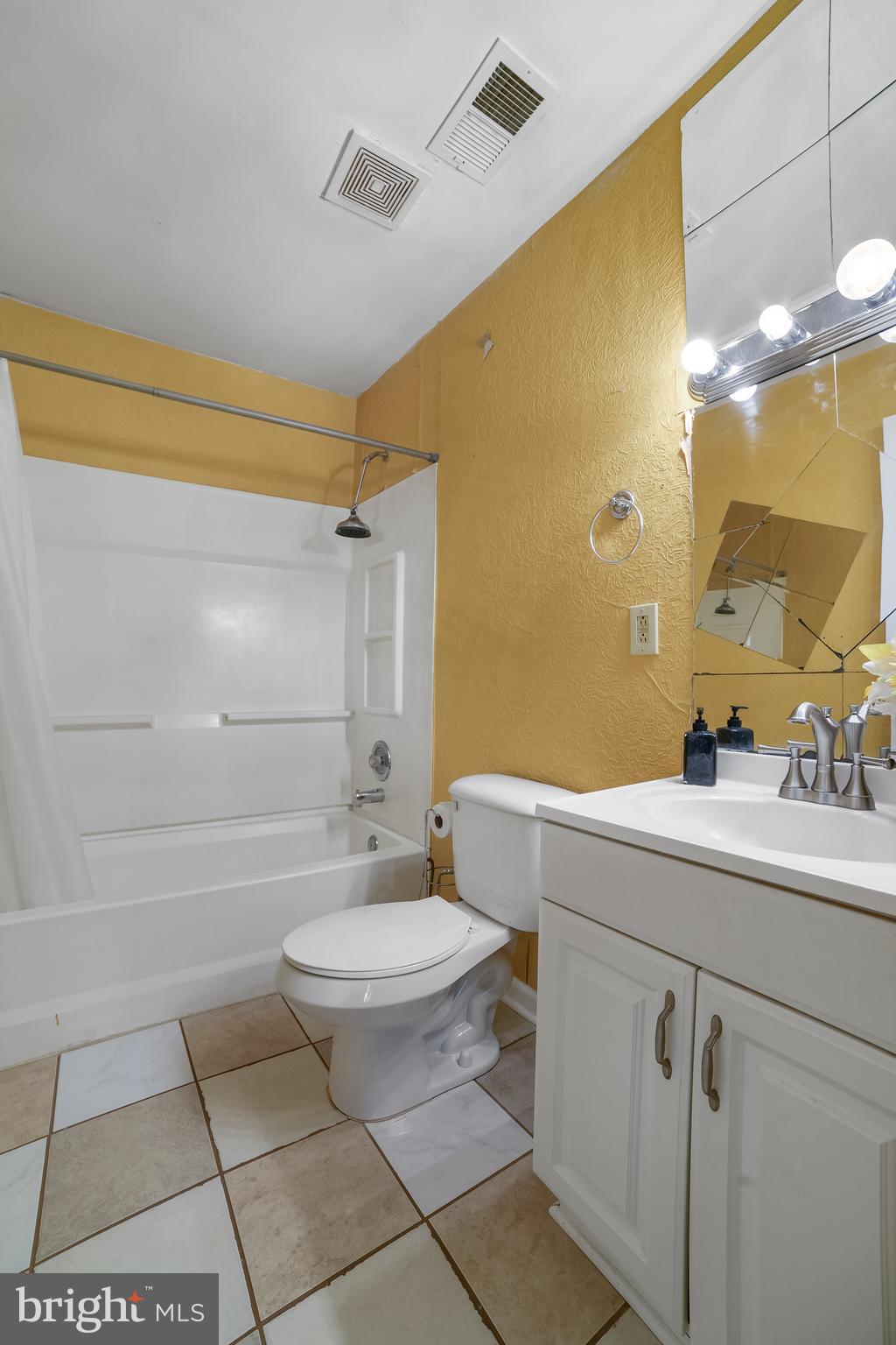 13079 Sillamon Road Goldvein, VA 22720 - Photo 7 of 13 Bath