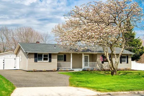 $625,000 | 11 Akron Place, Shoreham, NY 11786