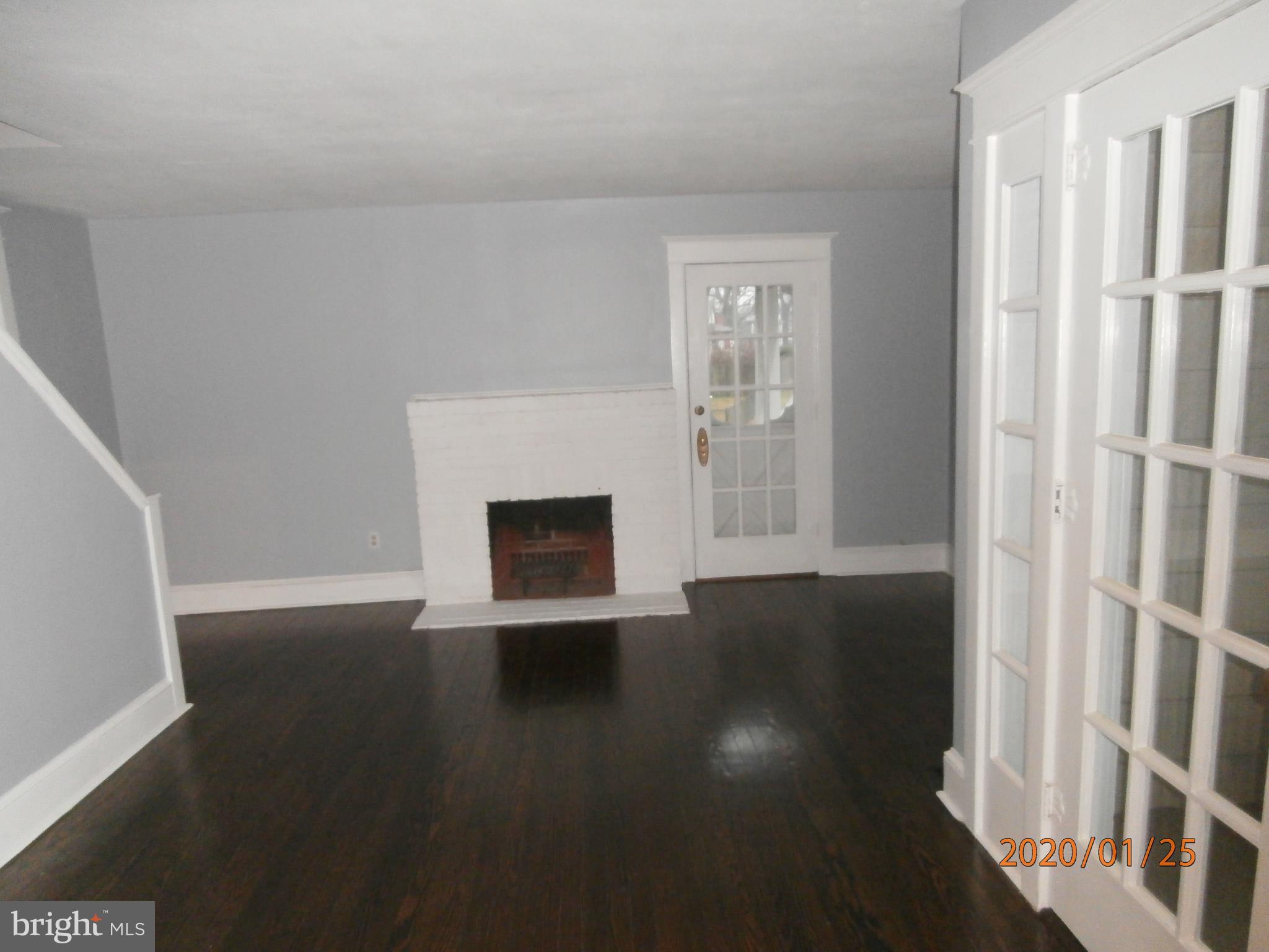 104 7th Street Riverside, NJ 08075 - Photo 5 of 26 Living Room