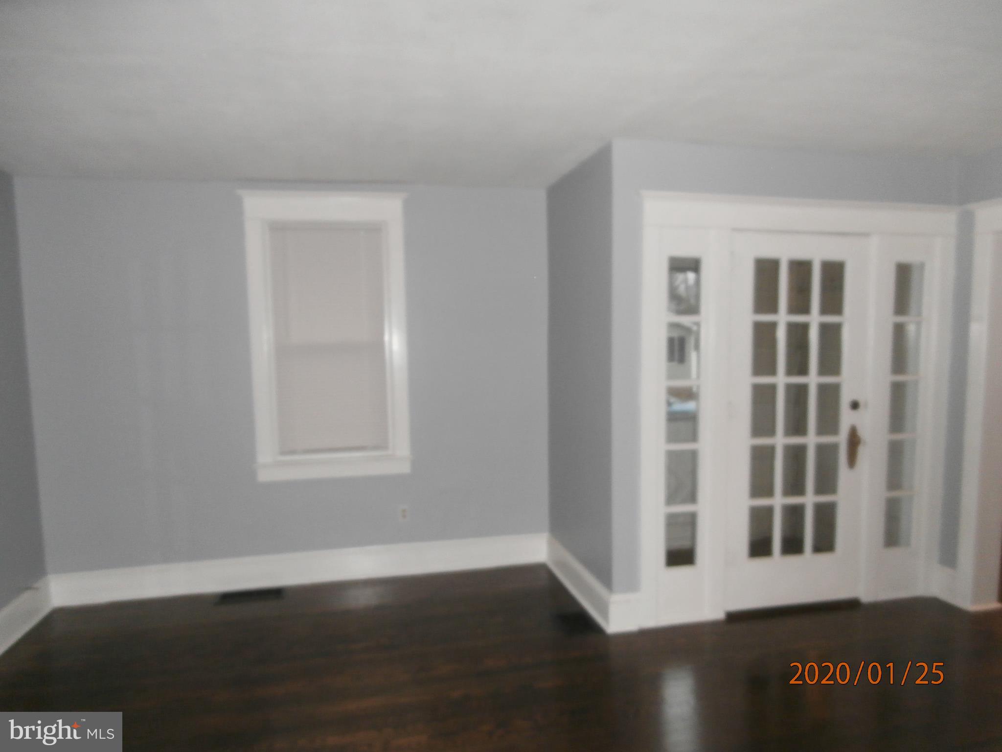 104 7th Street Riverside, NJ 08075 - Photo 7 of 26 Living Room