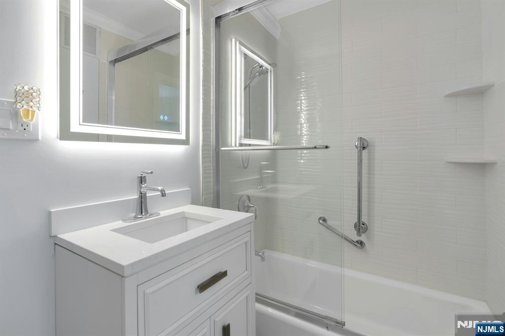 2000 Linwood Avenue, Unit 4P Fort Lee, NJ 07024 - Photo 13 of 21