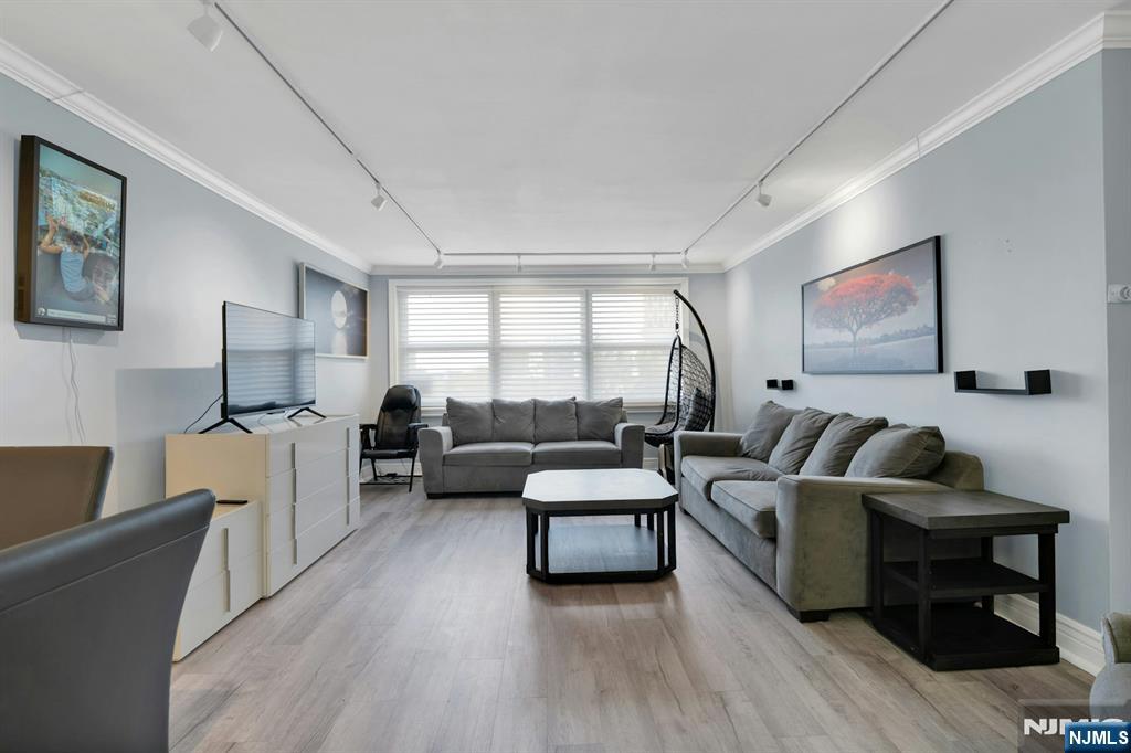 2000 Linwood Avenue, Unit 4P Fort Lee, NJ 07024 - Photo 5 of 21