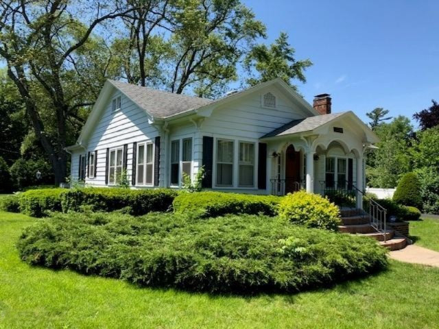 1758 Commonwealth Road Benton Harbor, MI 49022 - Photo 2 of 9 1758b